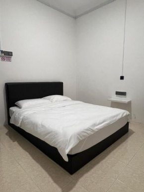 23 Inn Queen Bedroom with share bathroom 102